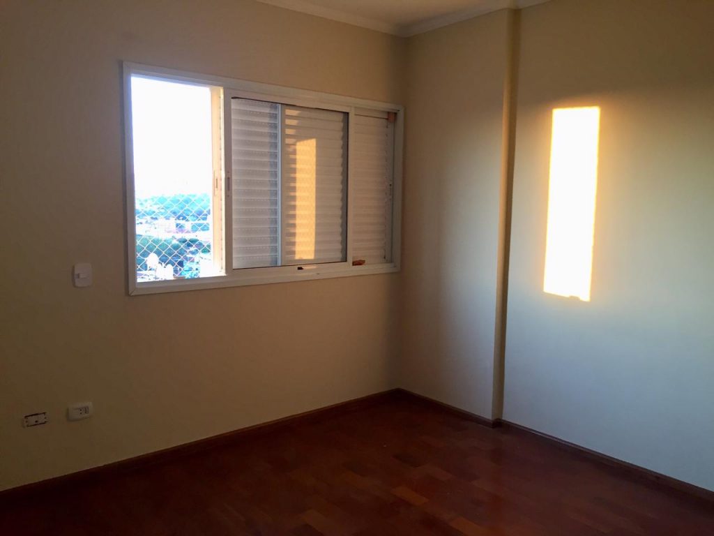 LOCAÇÃO: Apartamento Ed. Brasil no Centro