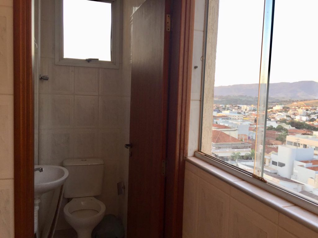 LOCAÇÃO: Apartamento Ed. Brasil no Centro