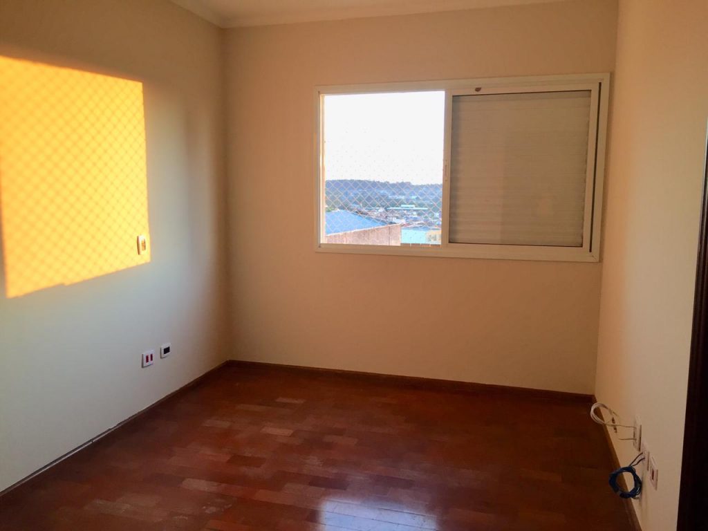 LOCAÇÃO: Apartamento Ed. Brasil no Centro