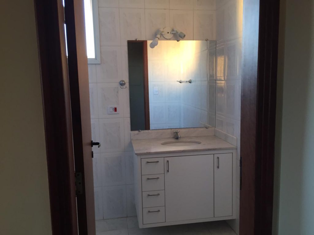 LOCAÇÃO: Apartamento Ed. Brasil no Centro