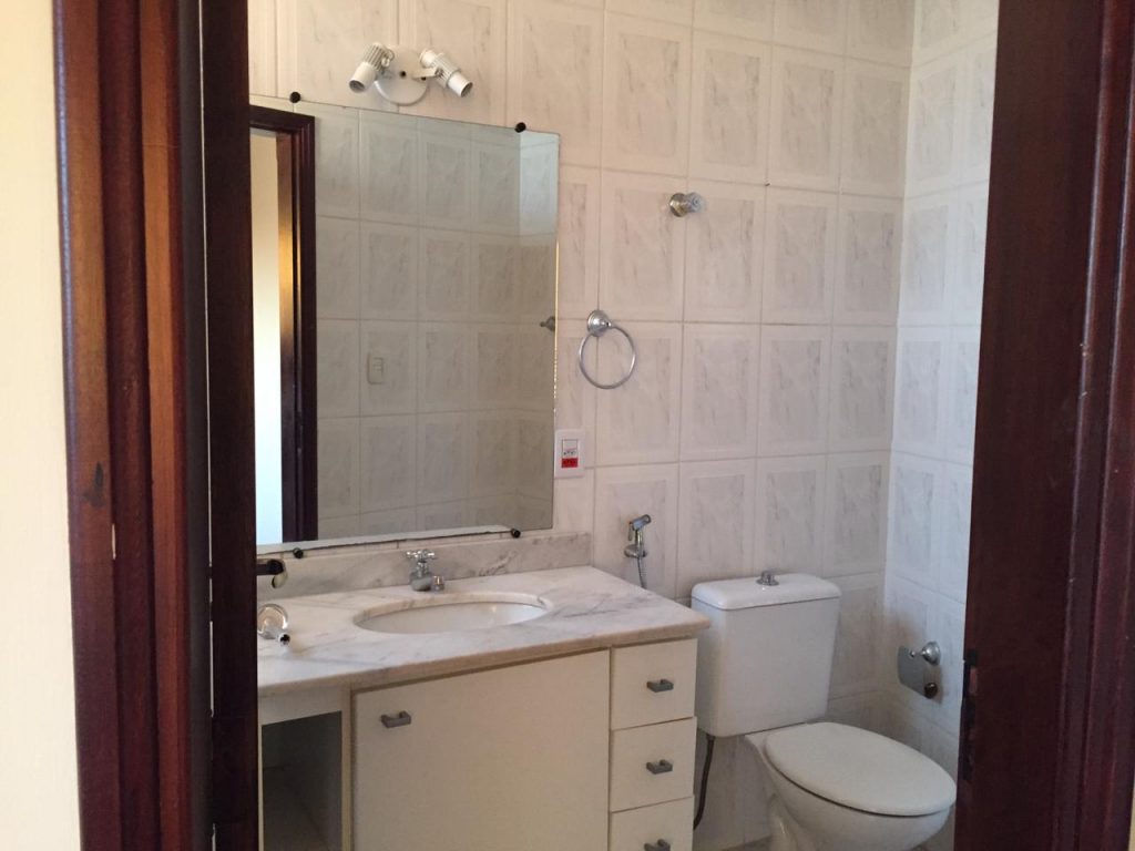 LOCAÇÃO: Apartamento Ed. Brasil no Centro