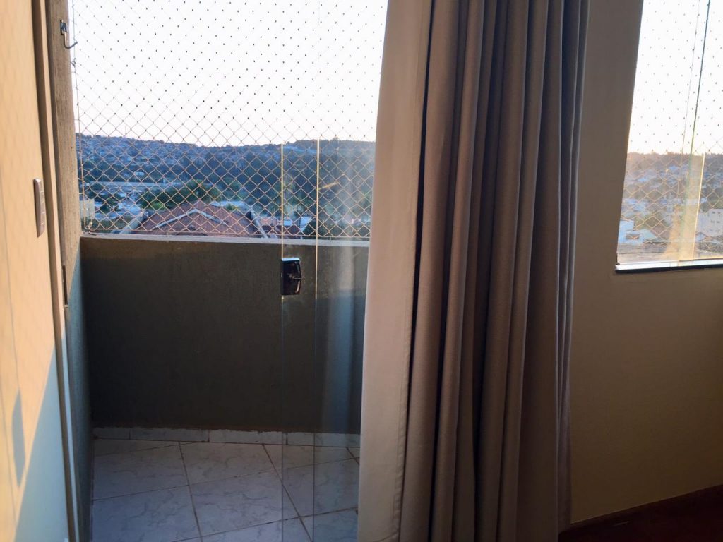 LOCAÇÃO: Apartamento Ed. Brasil no Centro