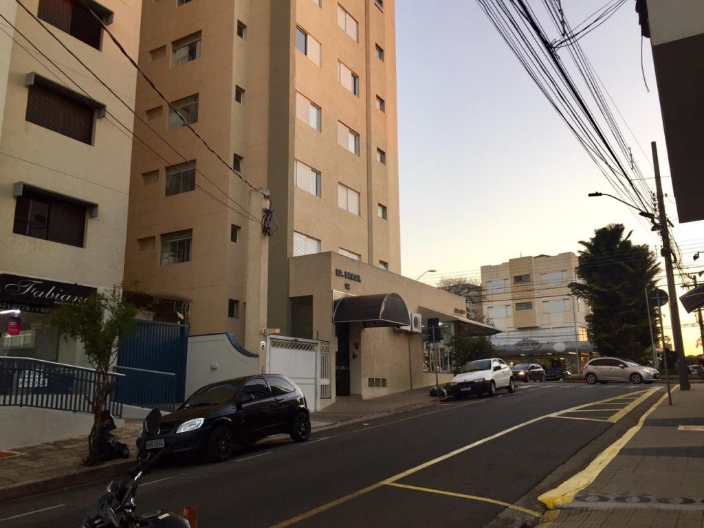 LOCAÇÃO: Apartamento Ed. Brasil no Centro